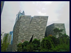 Guangzhou Library, built in 2013 and is the world's largest open-stack public library. Unfortunately it was closed, so we couldn't see the impressive atrium inside. It was designed by Nikken Sekkei.